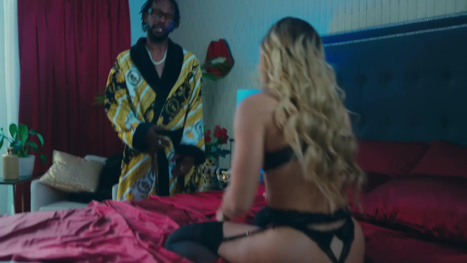 BellaJuicyJ_InYou_MV_BTD_412.jpg
