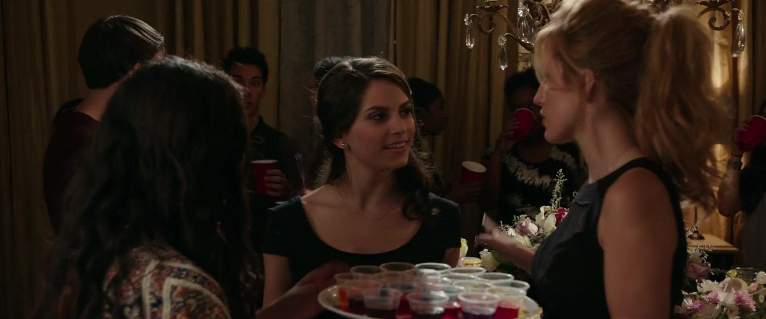 BellaScenes_TheDuff_BTD_0498.jpg BellaScenes_TheDuff_BTD_0498.jpg