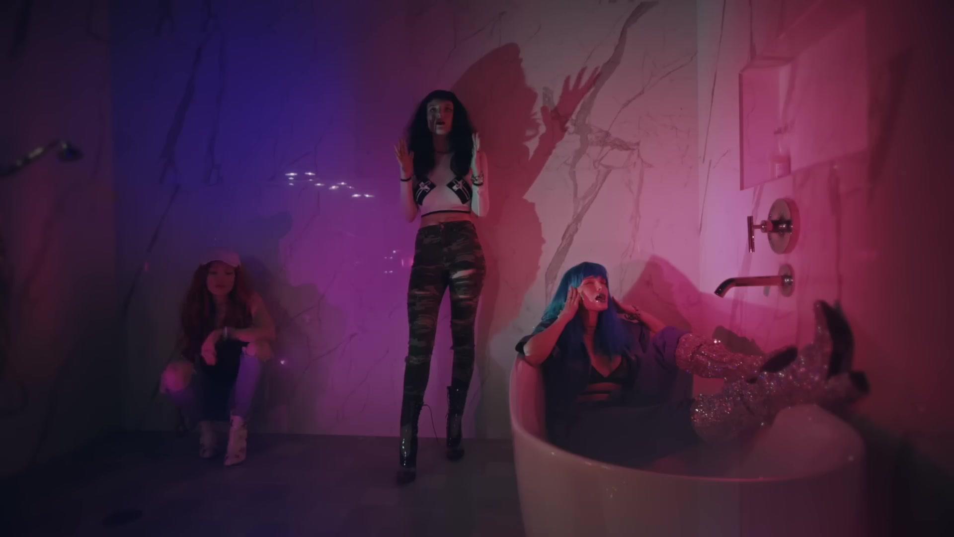 Bella_BTCH_MBELLATHORNE_MV_BTD_466.jpg