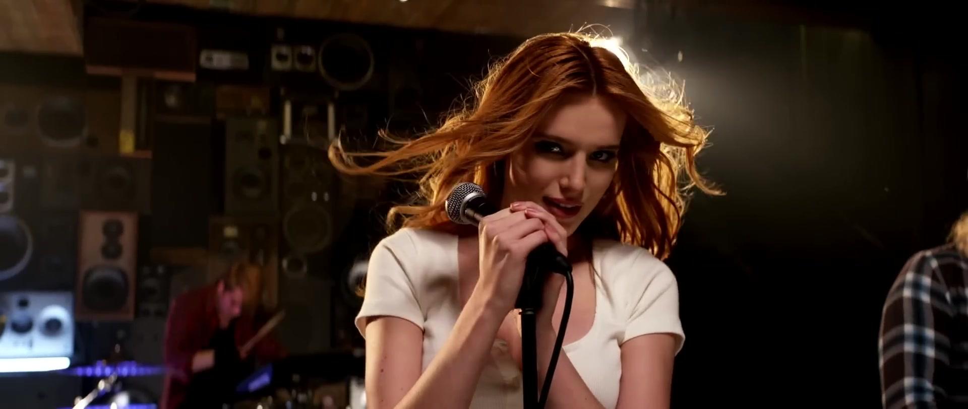 Bella_BurnSoBright_MV_MidnightSun_BTD_013.jpg Bella_BurnSoBright_MV_MidnightSun_BTD_013.jpg