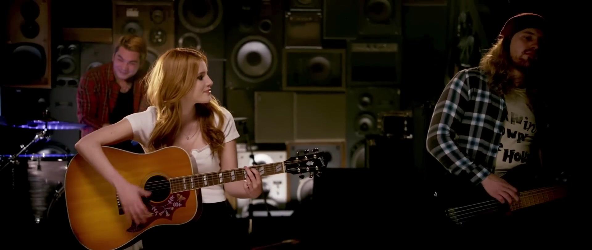 Bella_BurnSoBright_MV_MidnightSun_BTD_019.jpg Bella_BurnSoBright_MV_MidnightSun_BTD_019.jpg