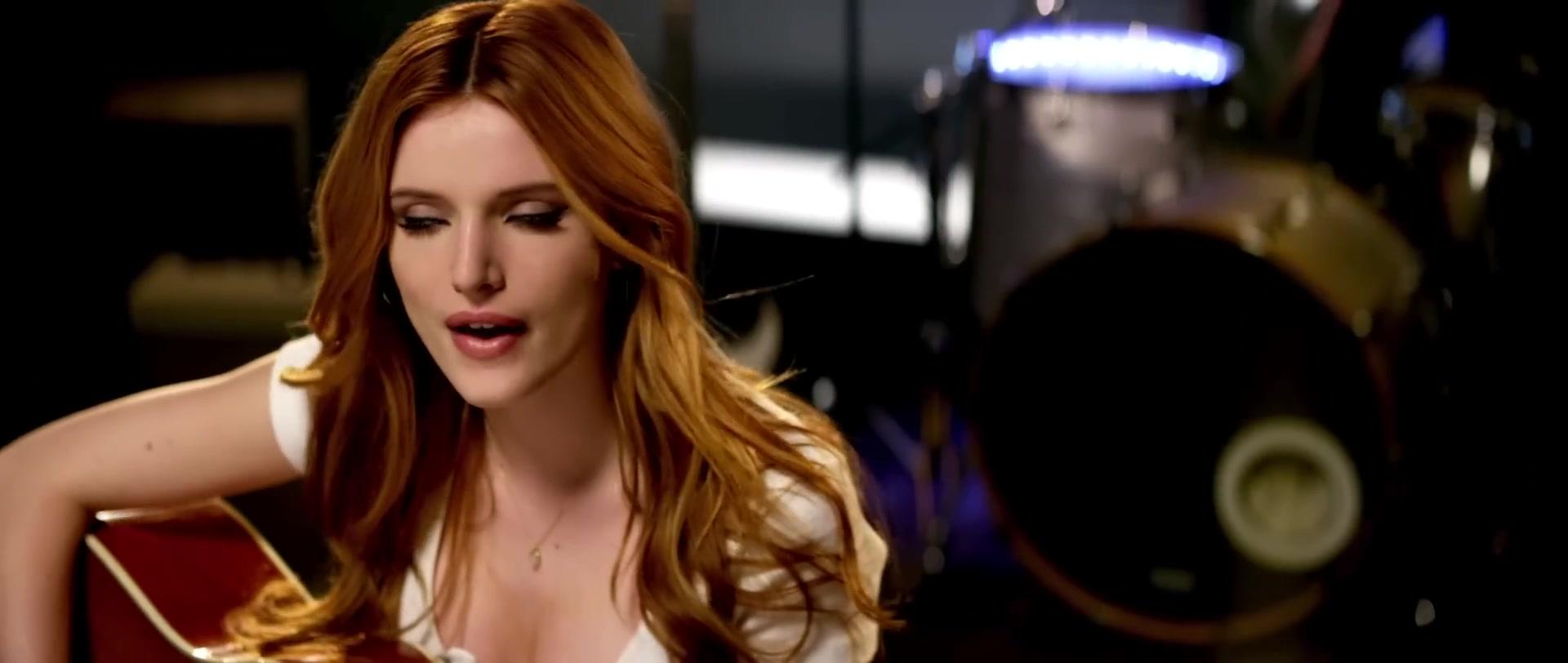 Bella_BurnSoBright_MV_MidnightSun_BTD_030.jpg