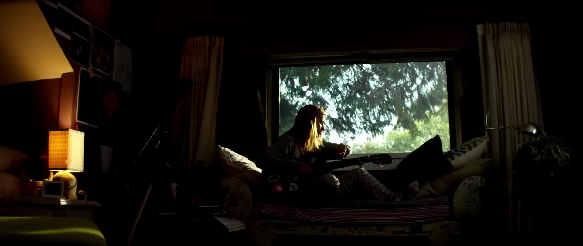 Bella_BurnSoBright_MV_MidnightSun_BTD_046.jpg