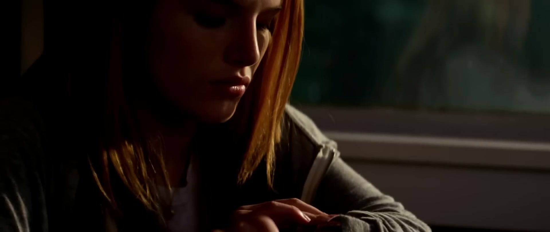 Bella_BurnSoBright_MV_MidnightSun_BTD_047.jpg Bella_BurnSoBright_MV_MidnightSun_BTD_047.jpg