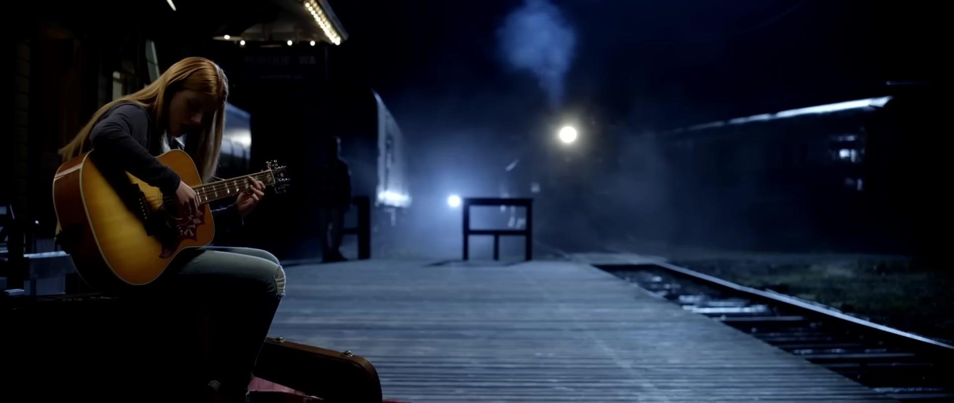 Bella_BurnSoBright_MV_MidnightSun_BTD_078.jpg Bella_BurnSoBright_MV_MidnightSun_BTD_078.jpg