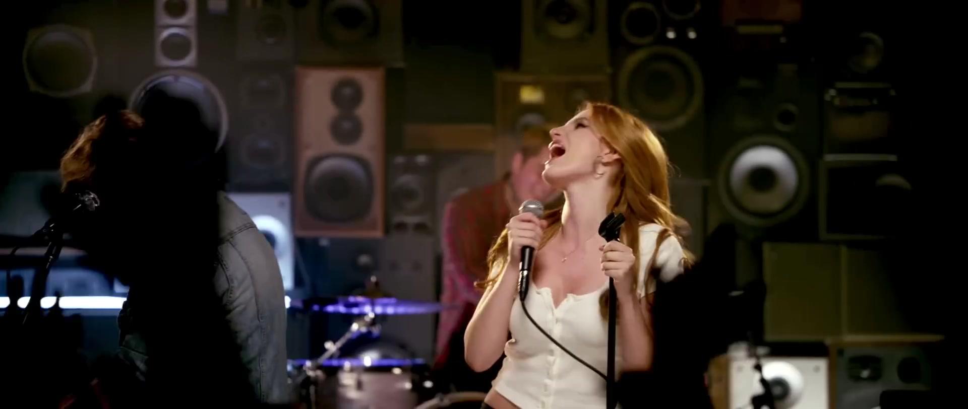 Bella_BurnSoBright_MV_MidnightSun_BTD_142.jpg