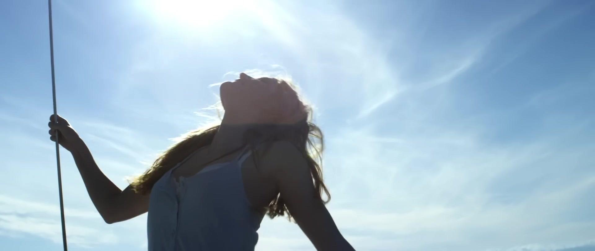 Bella_BurnSoBright_MV_MidnightSun_BTD_220.jpg