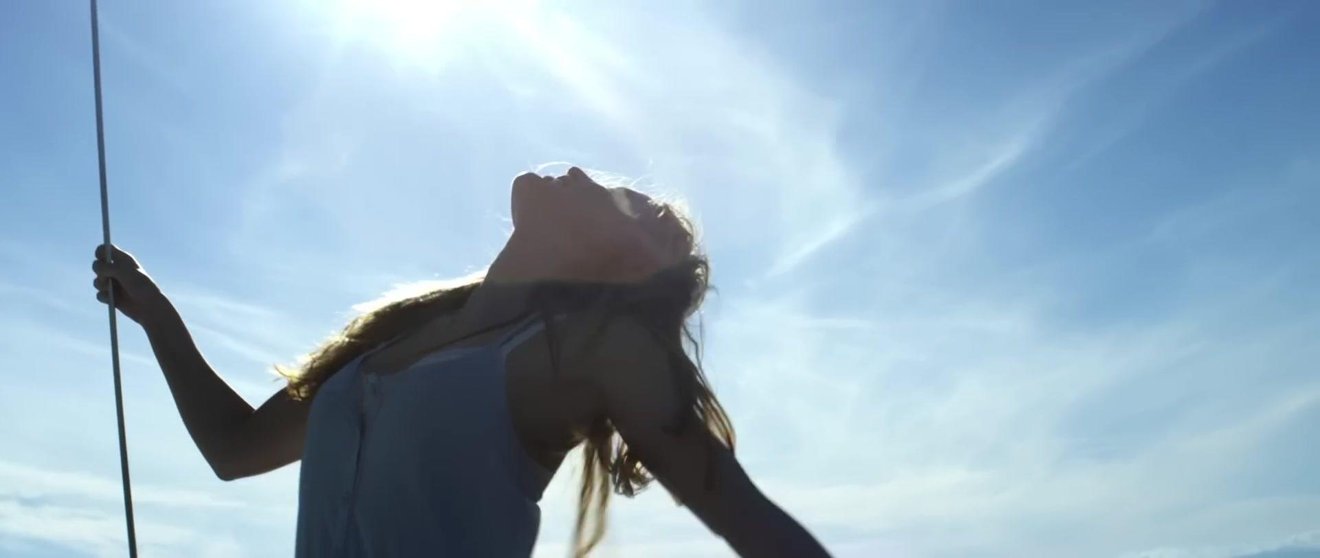 Bella_BurnSoBright_MV_MidnightSun_BTD_221.jpg