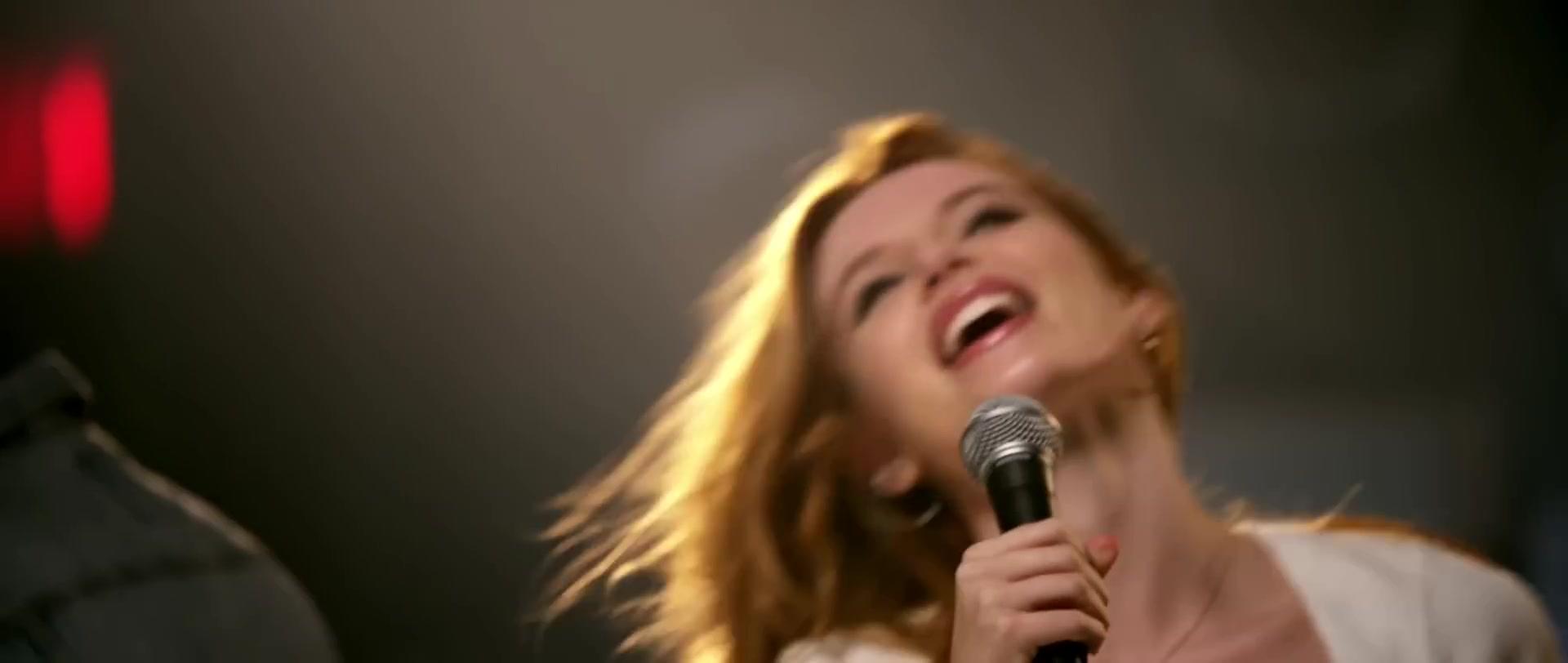 Bella_BurnSoBright_MV_MidnightSun_BTD_240.jpg Bella_BurnSoBright_MV_MidnightSun_BTD_240.jpg
