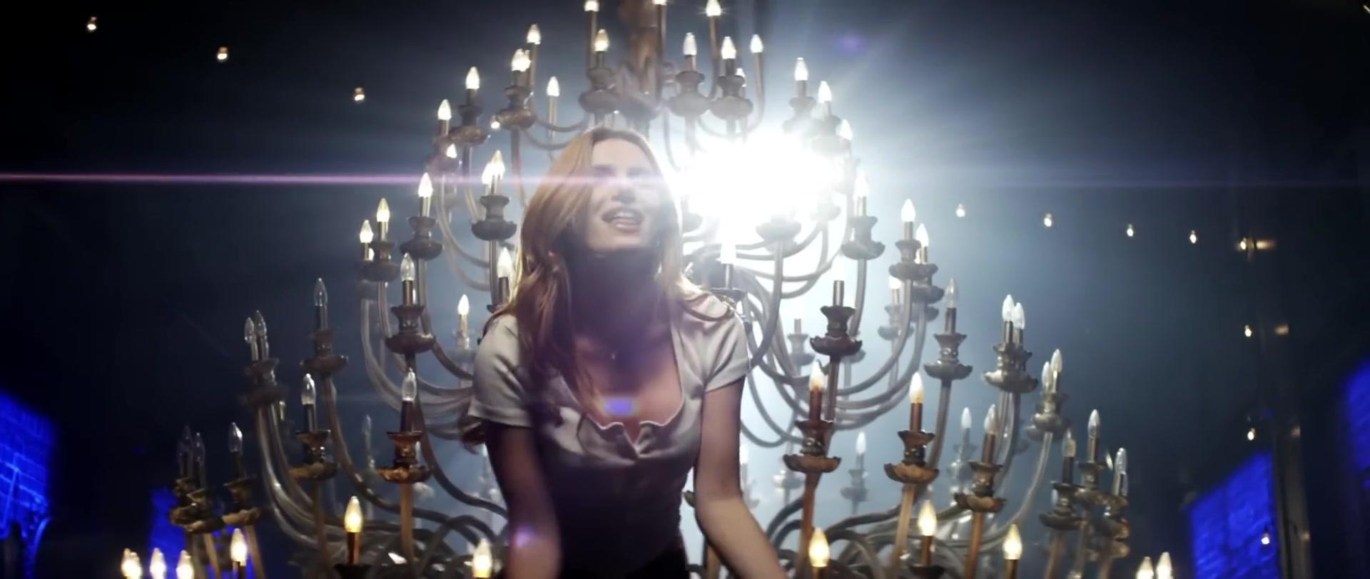 Bella_BurnSoBright_MV_MidnightSun_BTD_246.jpg
