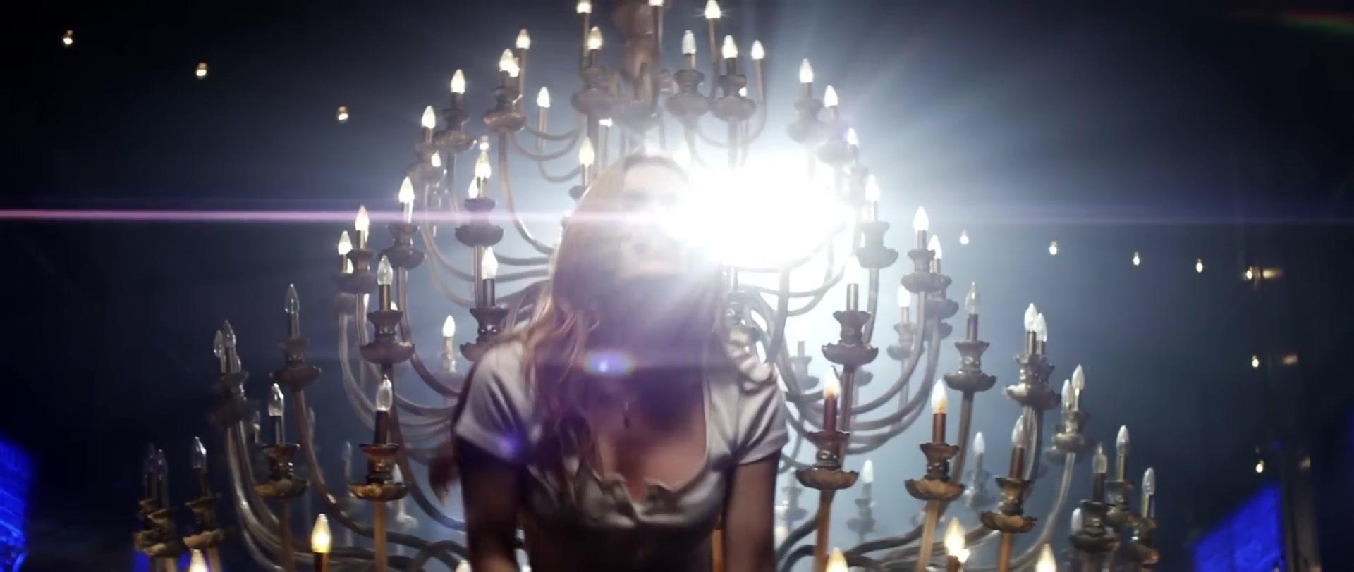 Bella_BurnSoBright_MV_MidnightSun_BTD_247.jpg