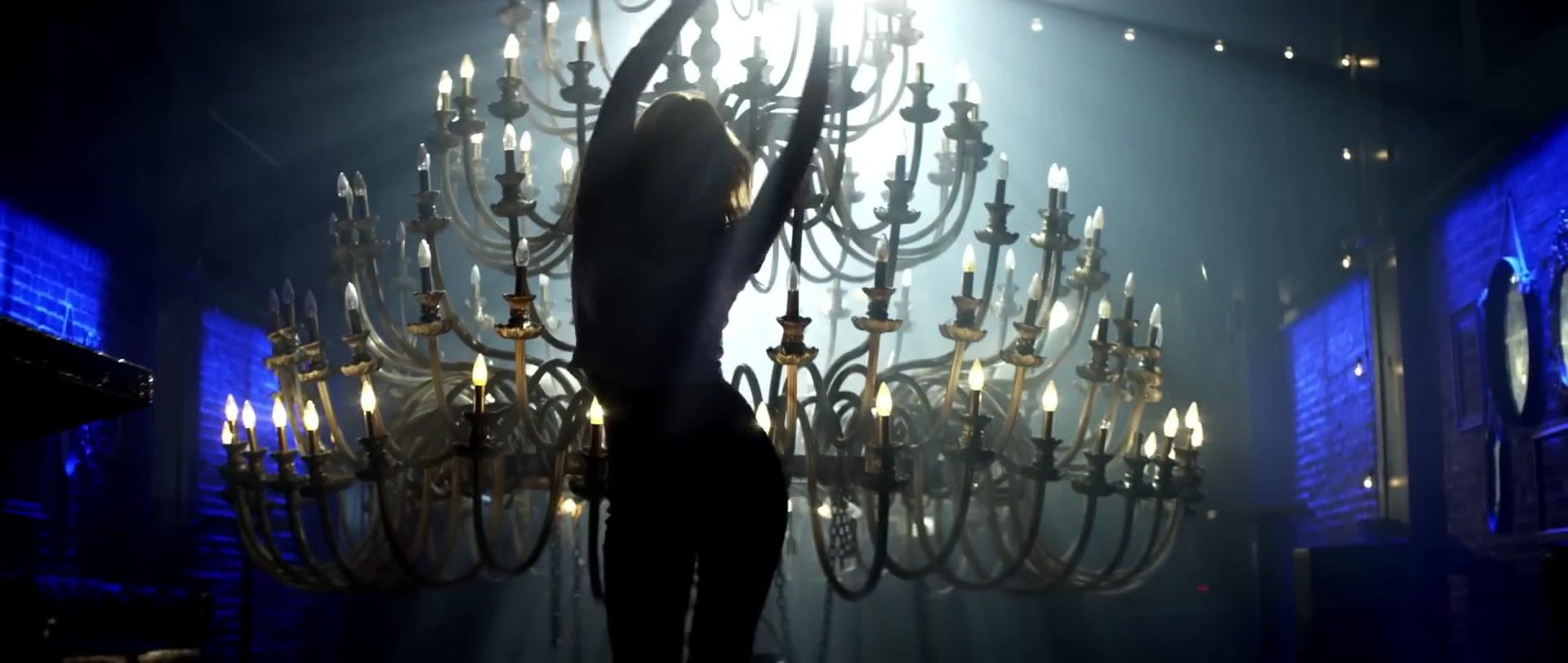 Bella_BurnSoBright_MV_MidnightSun_BTD_284.jpg
