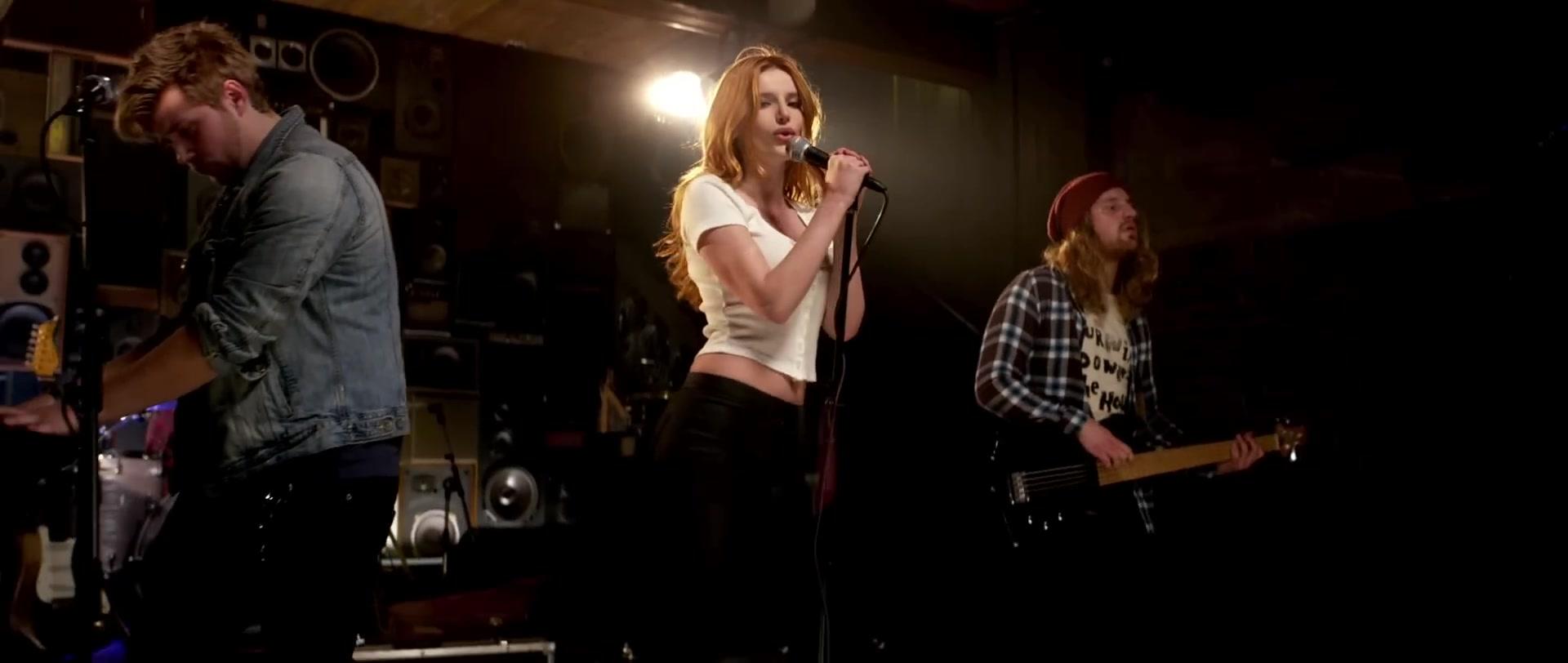 Bella_BurnSoBright_MV_MidnightSun_BTD_303.jpg