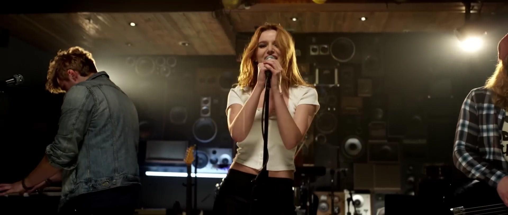 Bella_BurnSoBright_MV_MidnightSun_BTD_317.jpg