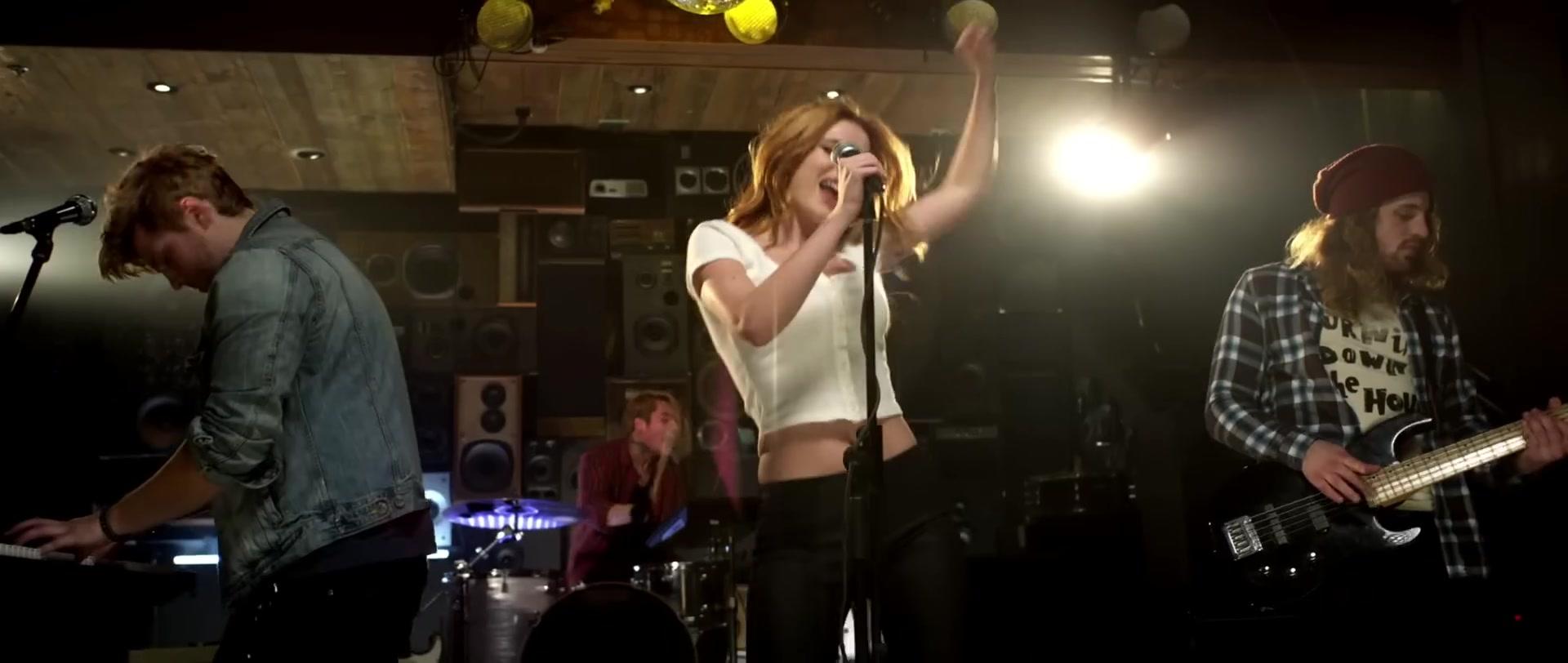 Bella_BurnSoBright_MV_MidnightSun_BTD_331.jpg