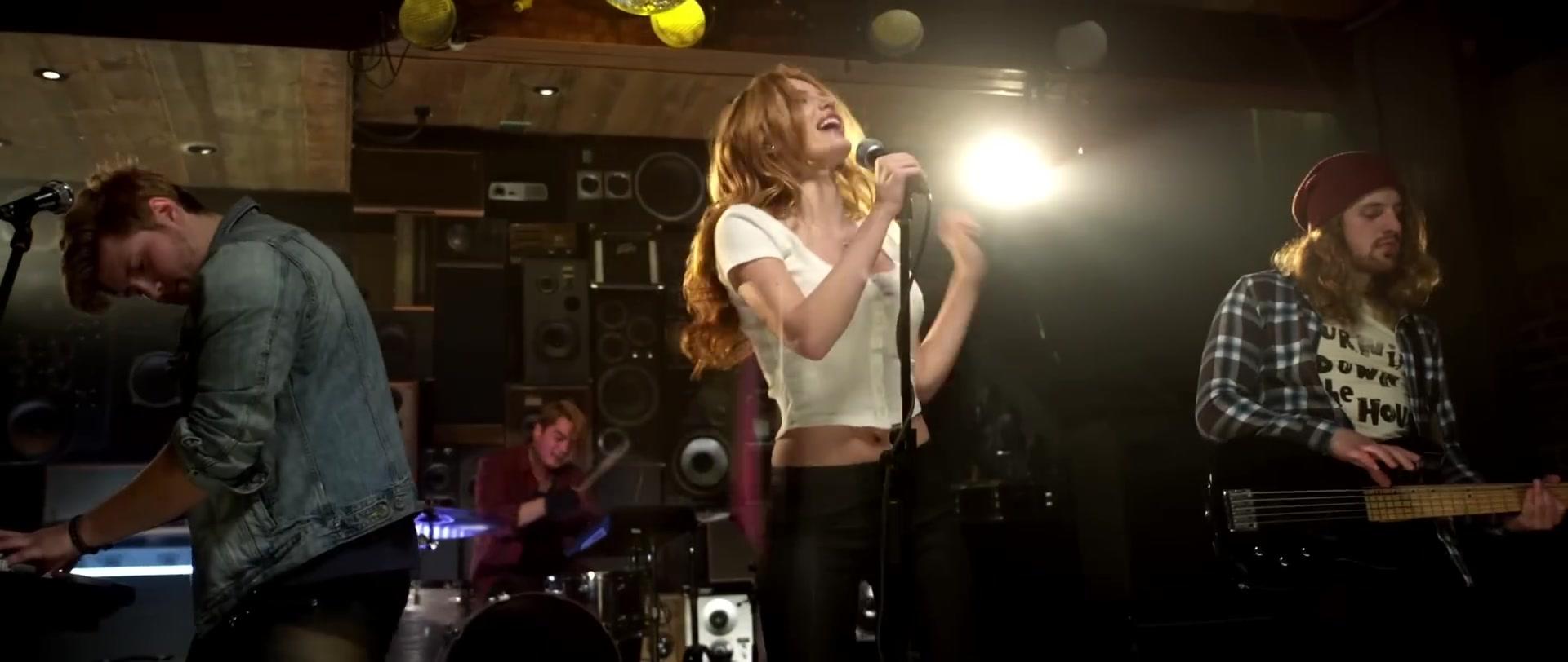 Bella_BurnSoBright_MV_MidnightSun_BTD_332.jpg Bella_BurnSoBright_MV_MidnightSun_BTD_332.jpg