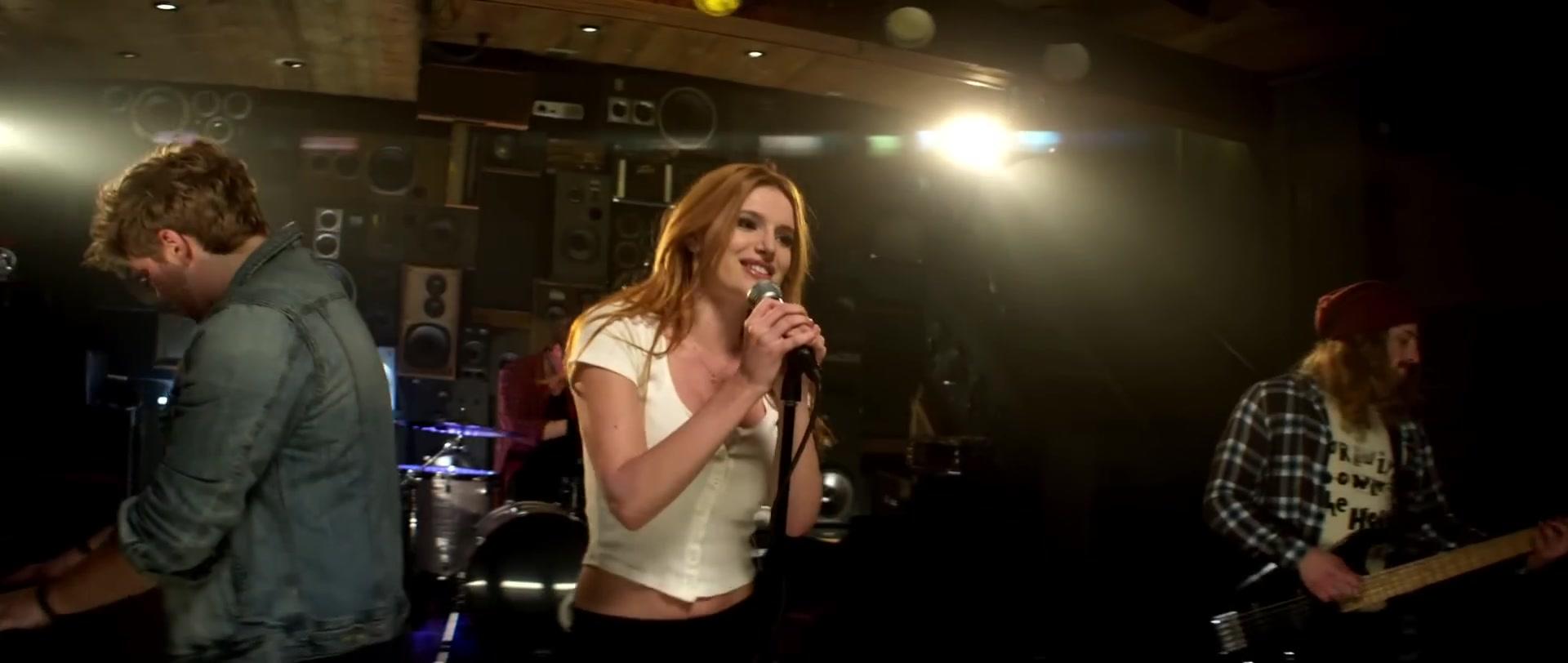 Bella_BurnSoBright_MV_MidnightSun_BTD_351.jpg Bella_BurnSoBright_MV_MidnightSun_BTD_351.jpg