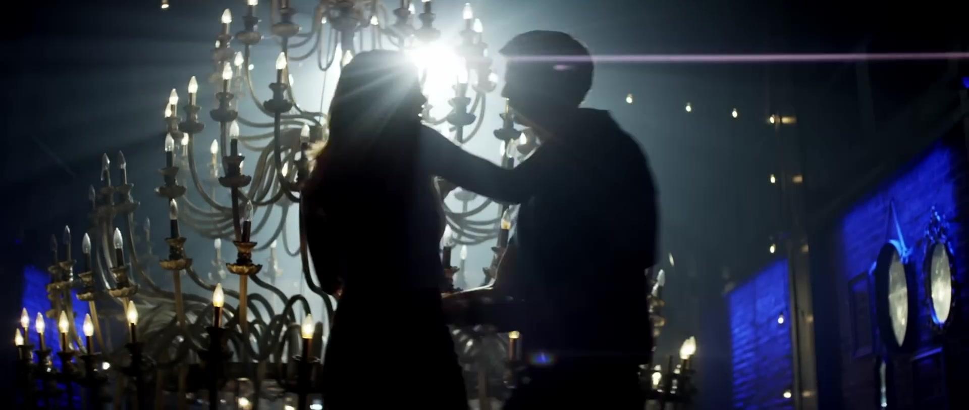 Bella_BurnSoBright_MV_MidnightSun_BTD_356.jpg