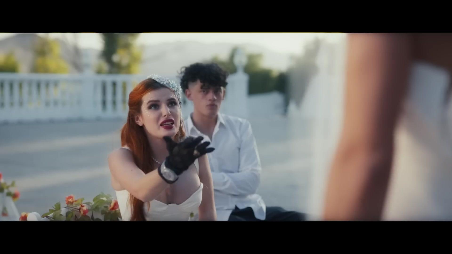 Bella_ShakeIt_MV_BTD_130.jpg