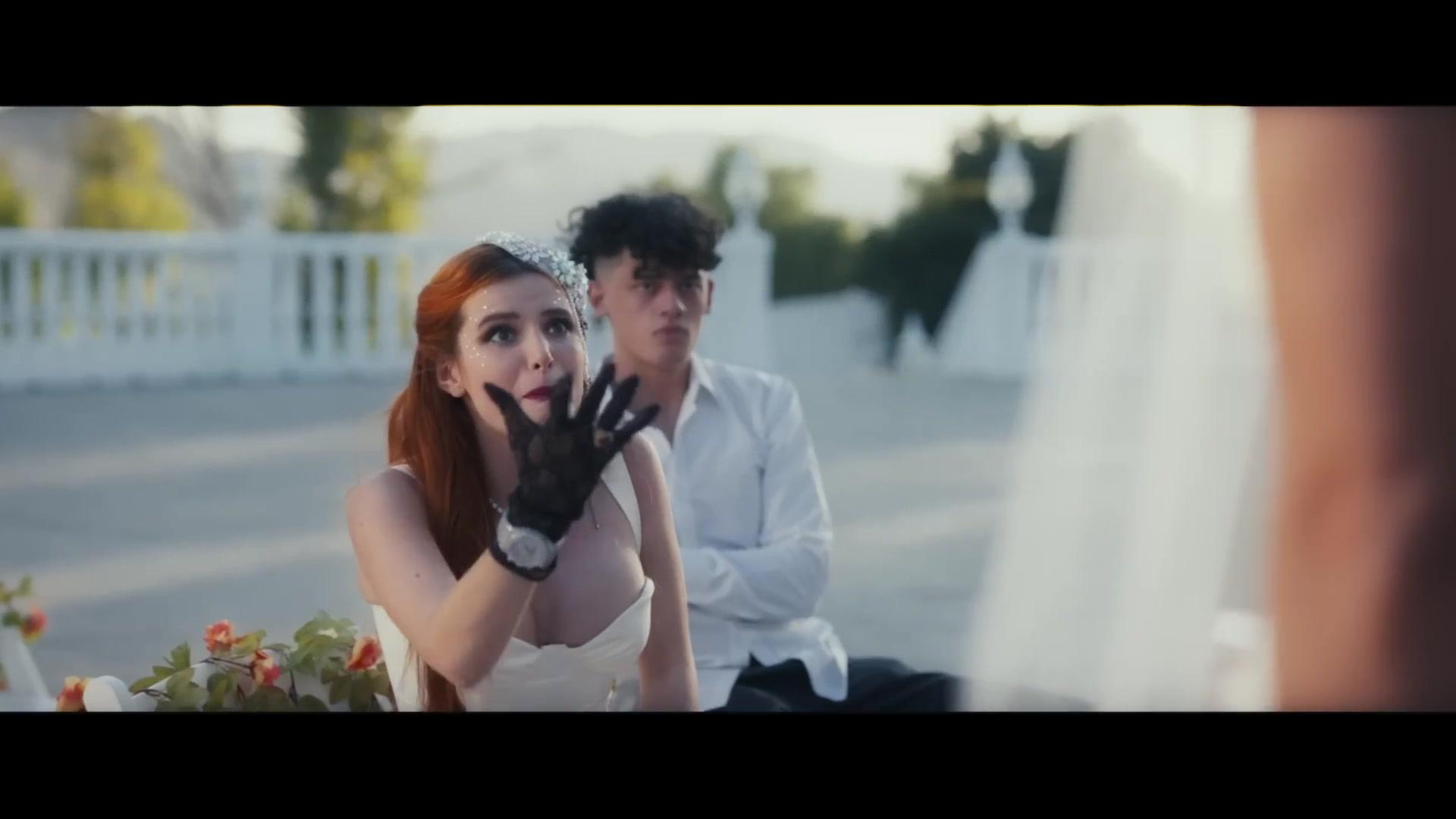 Bella_ShakeIt_MV_BTD_132.jpg