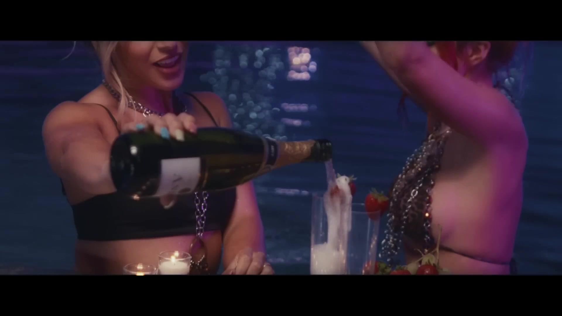 Bella_ShakeIt_MV_BTD_280.jpg
