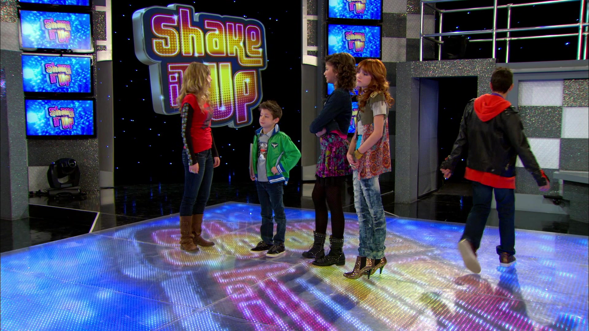 Good_Luck_Charlie_S02E13_1080p_BTD_001915.jpg Good_Luck_Charlie_S02E13_1080p_BTD_001915.jpg