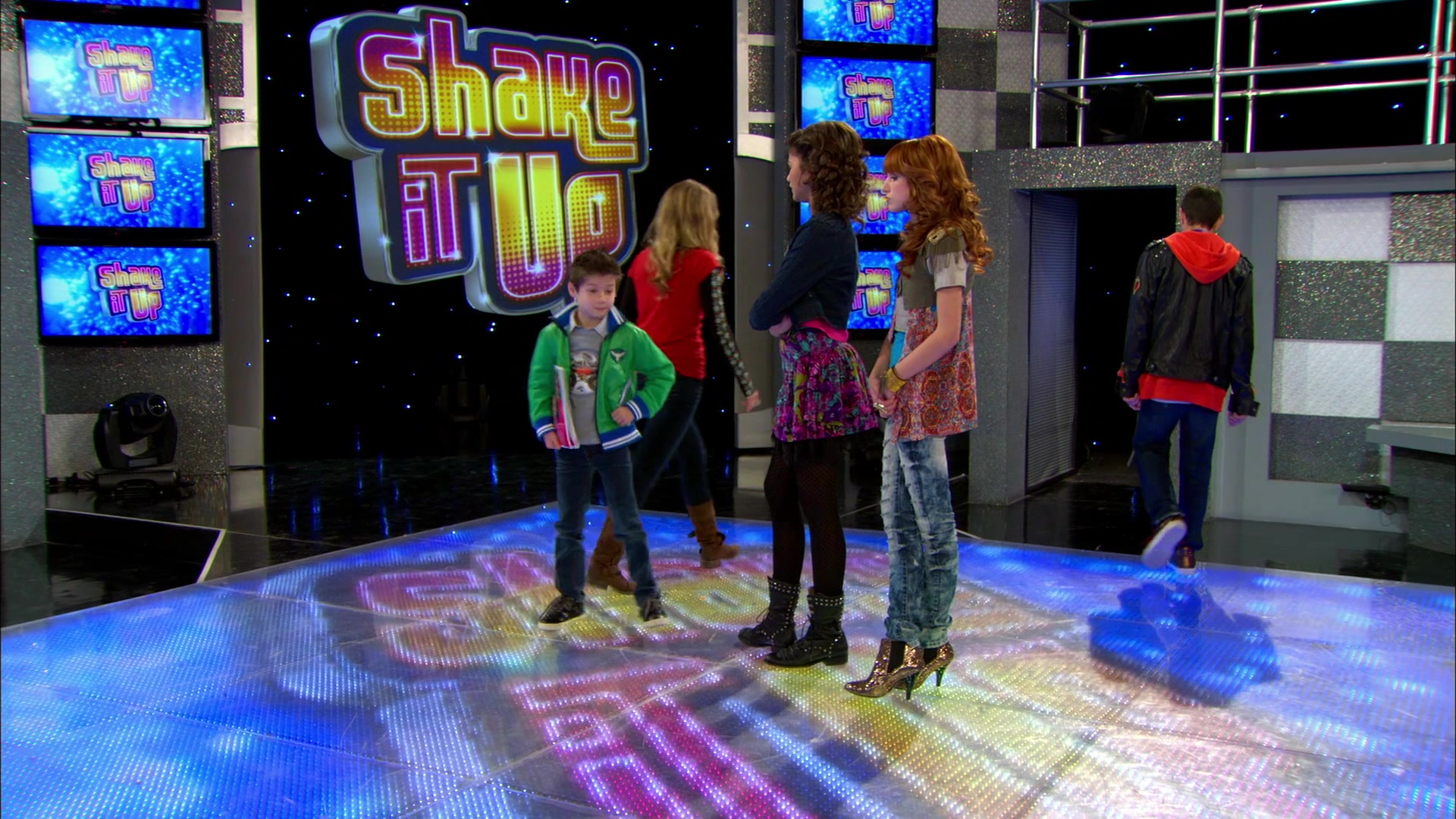 Good_Luck_Charlie_S02E13_1080p_BTD_001918.jpg Good_Luck_Charlie_S02E13_1080p_BTD_001918.jpg