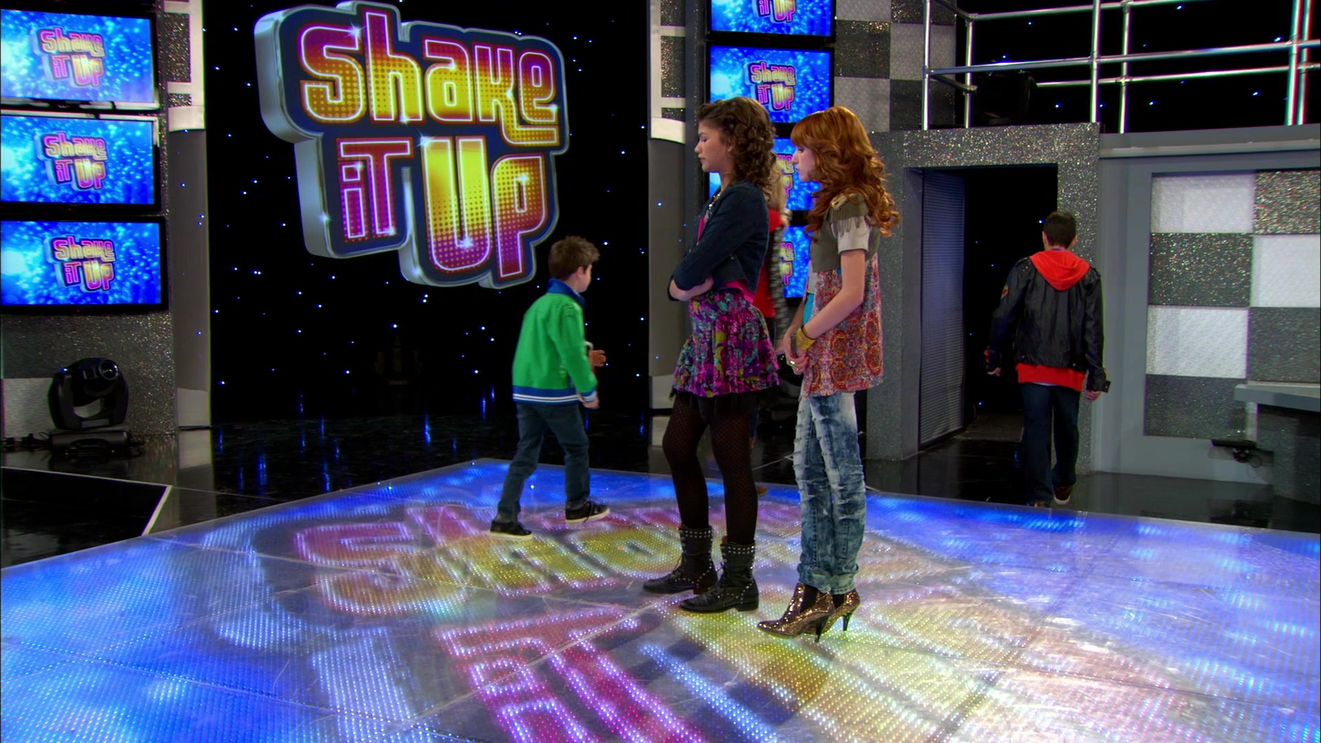 Good_Luck_Charlie_S02E13_1080p_BTD_001920.jpg Good_Luck_Charlie_S02E13_1080p_BTD_001920.jpg
