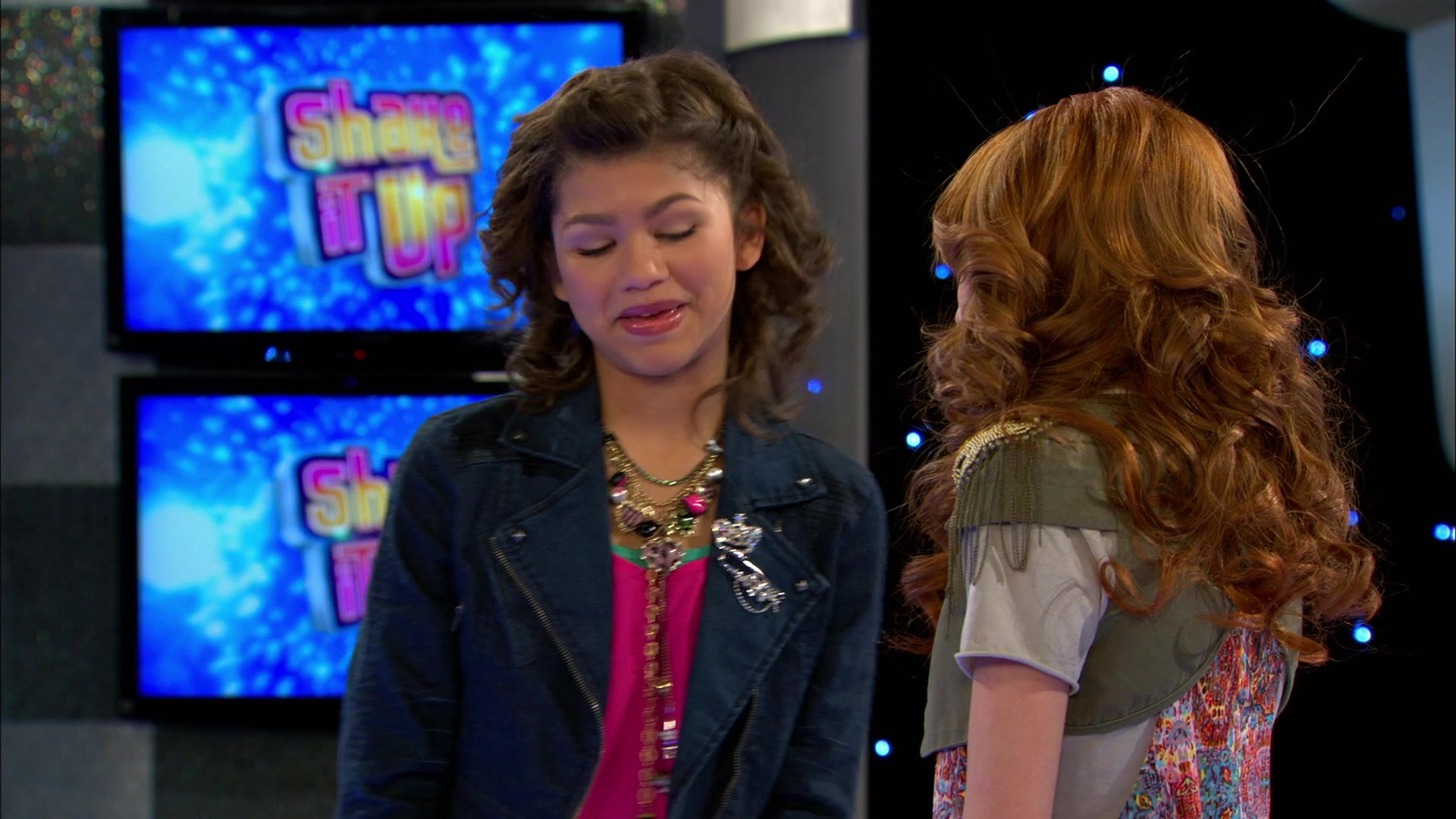 Good_Luck_Charlie_S02E13_1080p_BTD_001937.jpg Good_Luck_Charlie_S02E13_1080p_BTD_001937.jpg