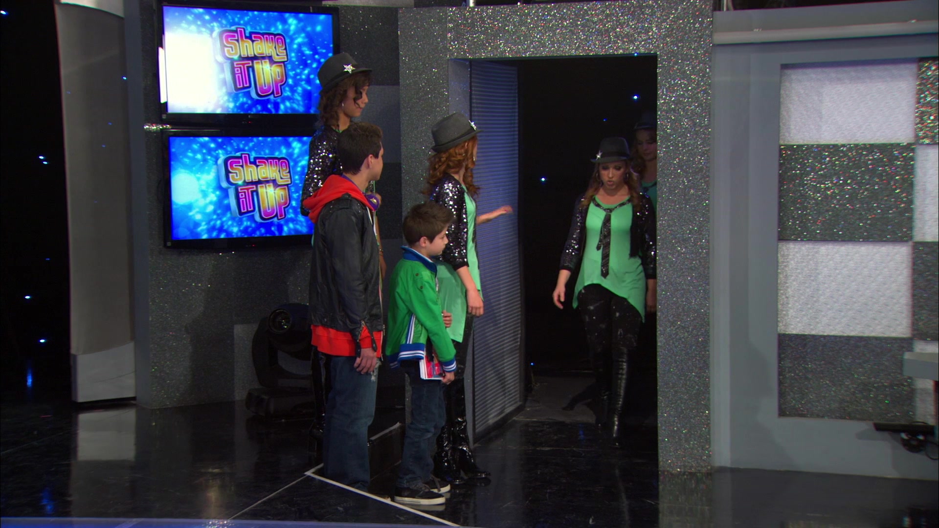 Good_Luck_Charlie_S02E13_1080p_BTD_002314.jpg