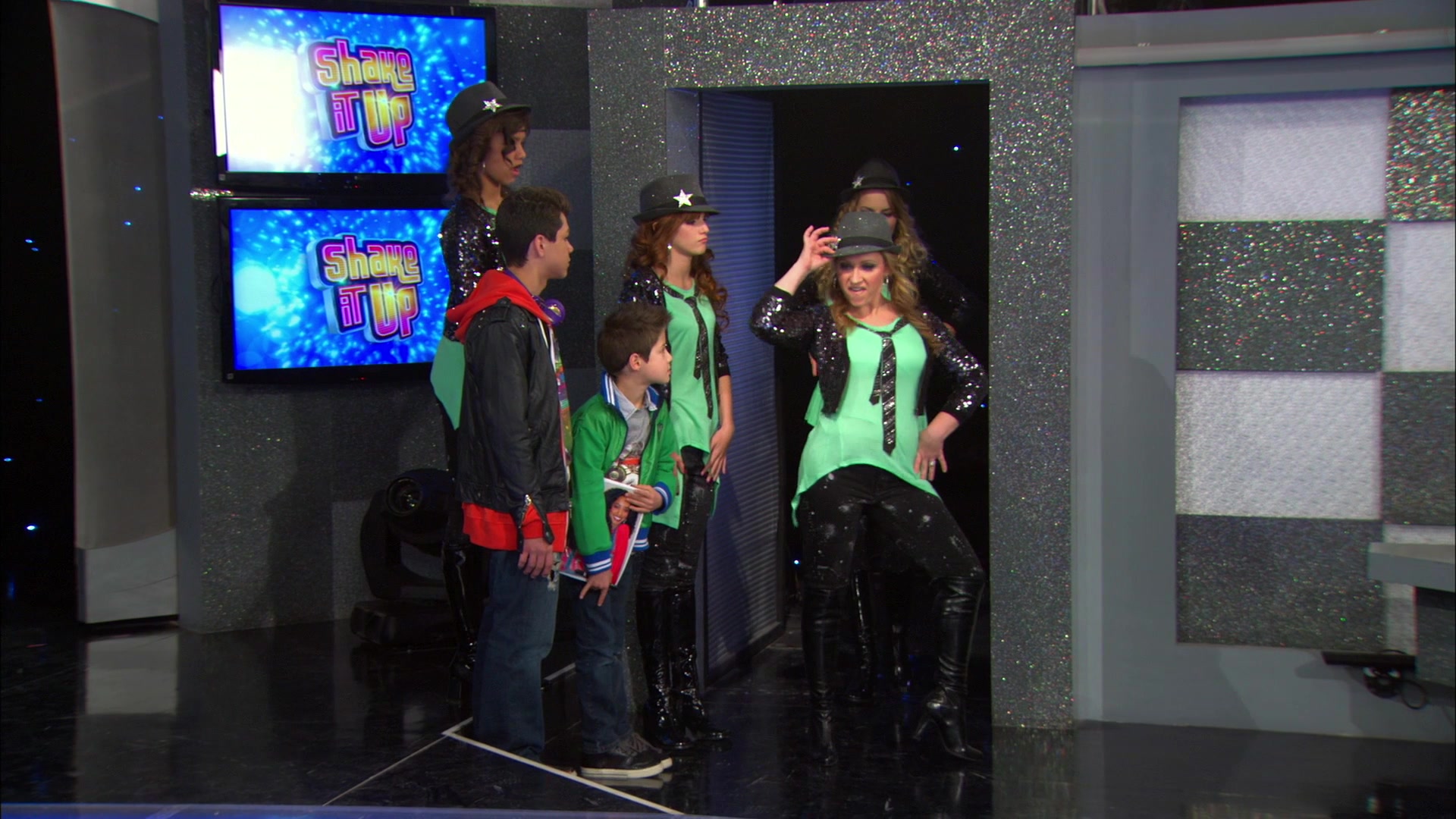 Good_Luck_Charlie_S02E13_1080p_BTD_002318.jpg
