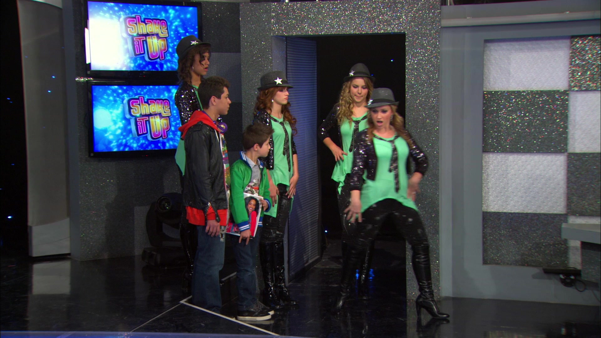 Good_Luck_Charlie_S02E13_1080p_BTD_002320.jpg