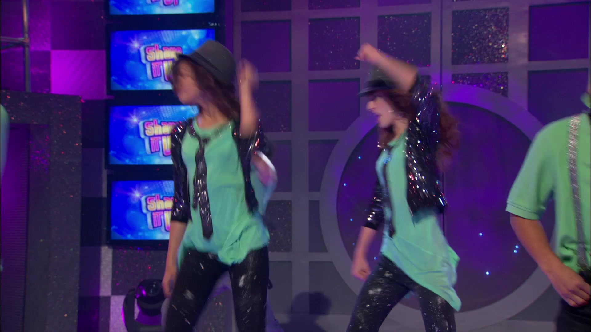 Good_Luck_Charlie_S02E13_1080p_BTD_002850.jpg
