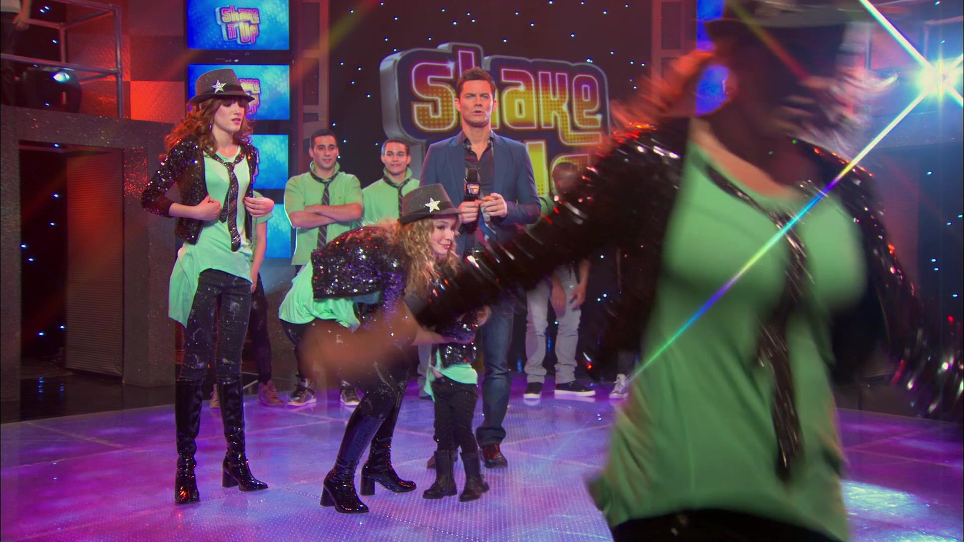Good_Luck_Charlie_S02E13_1080p_BTD_003098.jpg Good_Luck_Charlie_S02E13_1080p_BTD_003098.jpg