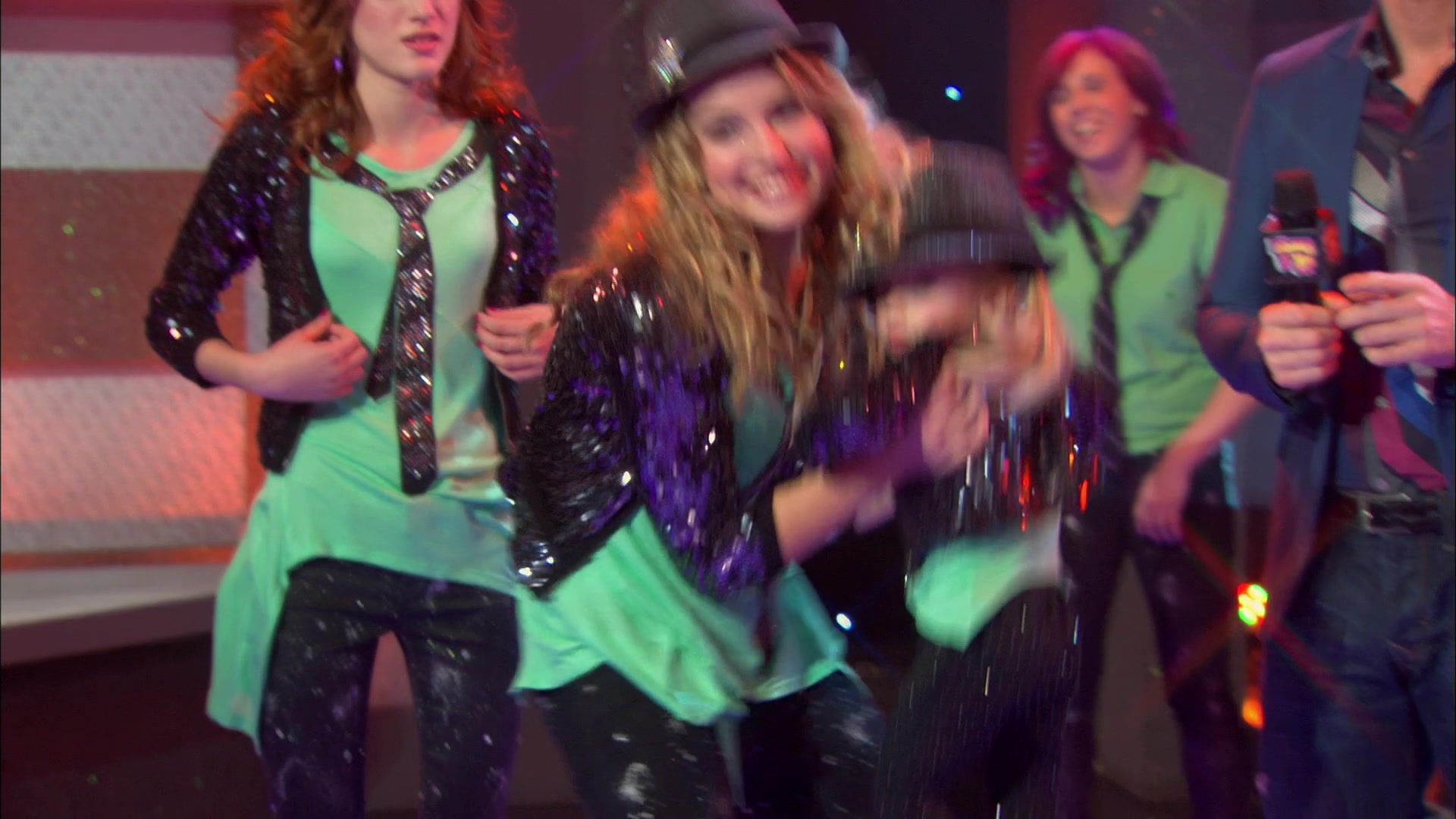 Good_Luck_Charlie_S02E13_1080p_BTD_003099.jpg Good_Luck_Charlie_S02E13_1080p_BTD_003099.jpg