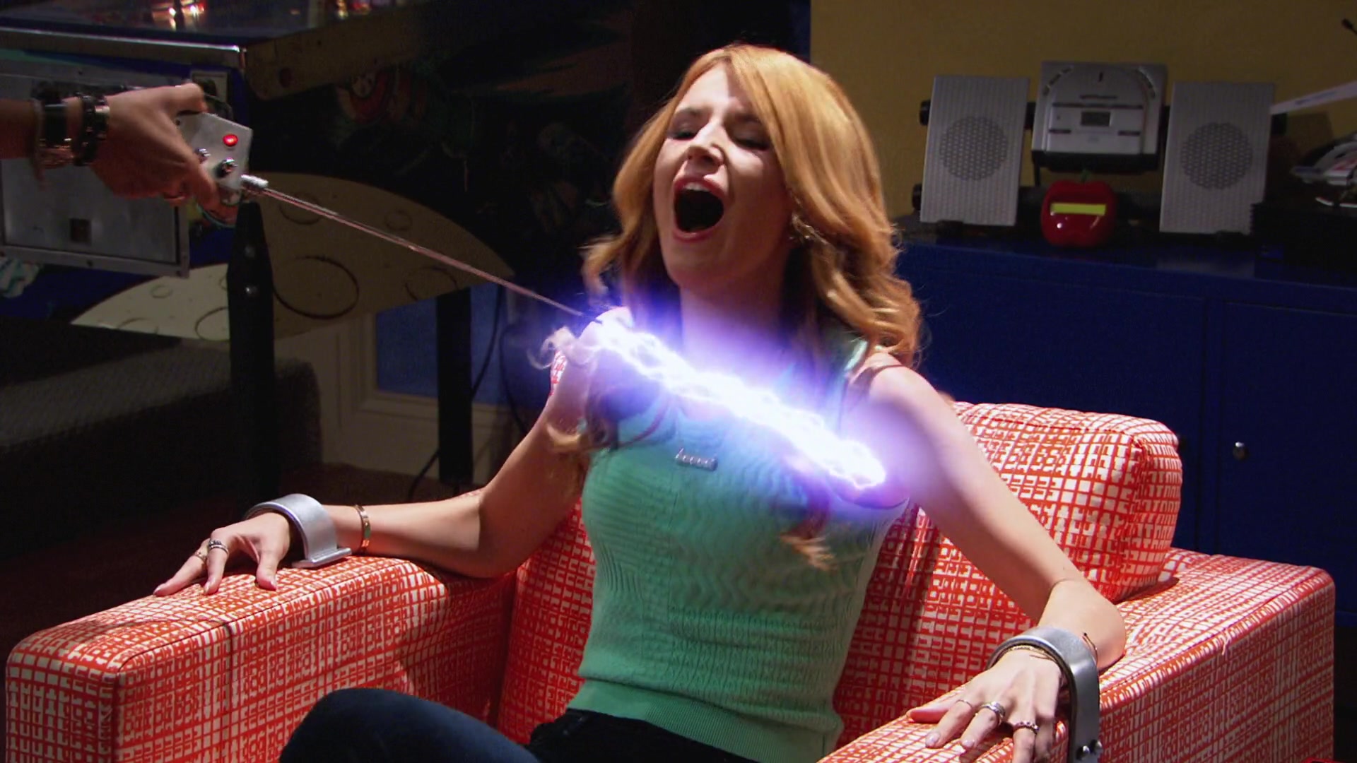K_C_Undercover_S01E09_Spy_anoia_Will_Destroy_1080p_BTD_001748.jpg