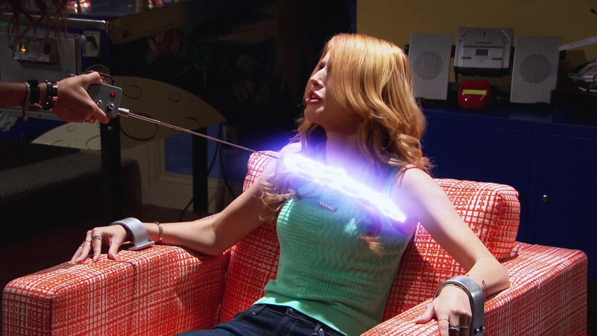 K_C_Undercover_S01E09_Spy_anoia_Will_Destroy_1080p_BTD_001757.jpg