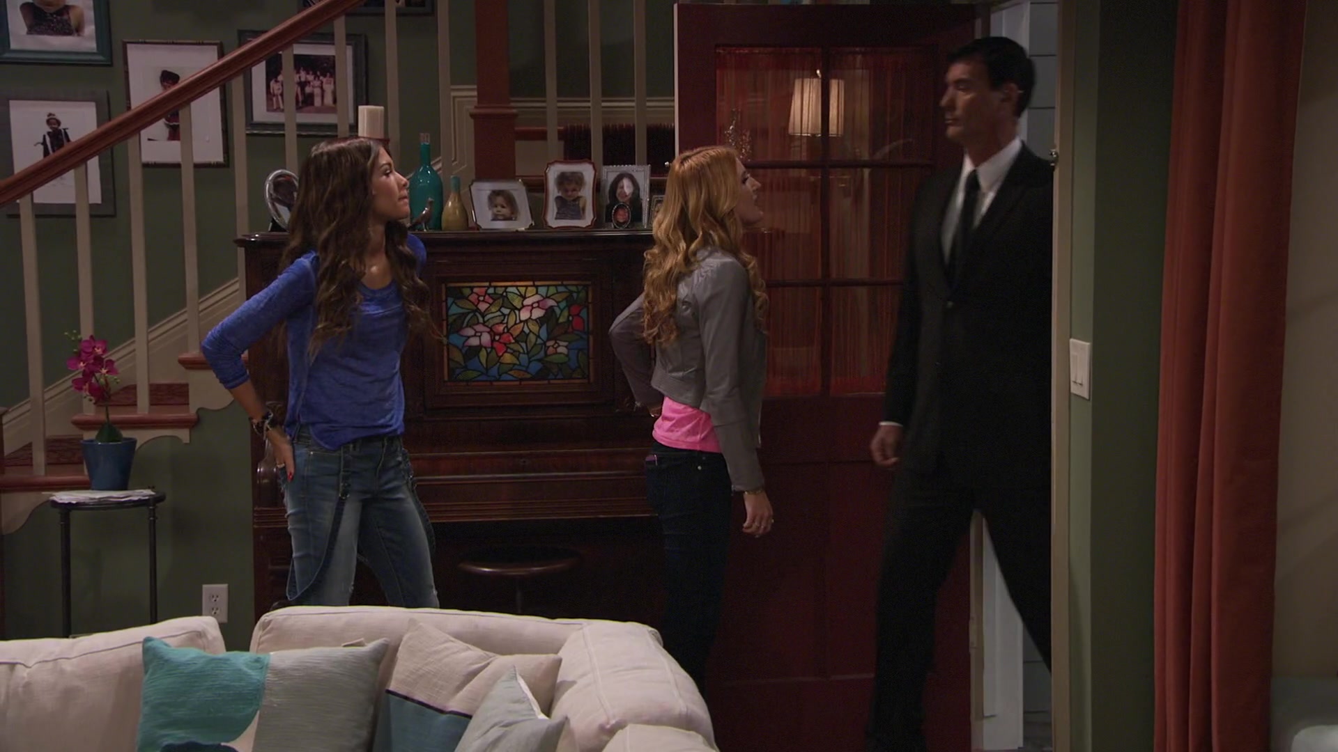 K_C_Undercover_S01E09_Spy_anoia_Will_Destroy_1080p_BTD_003011.jpg