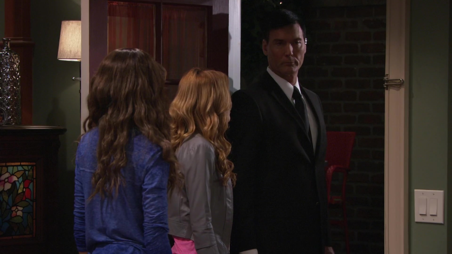 K_C_Undercover_S01E09_Spy_anoia_Will_Destroy_1080p_BTD_003019.jpg