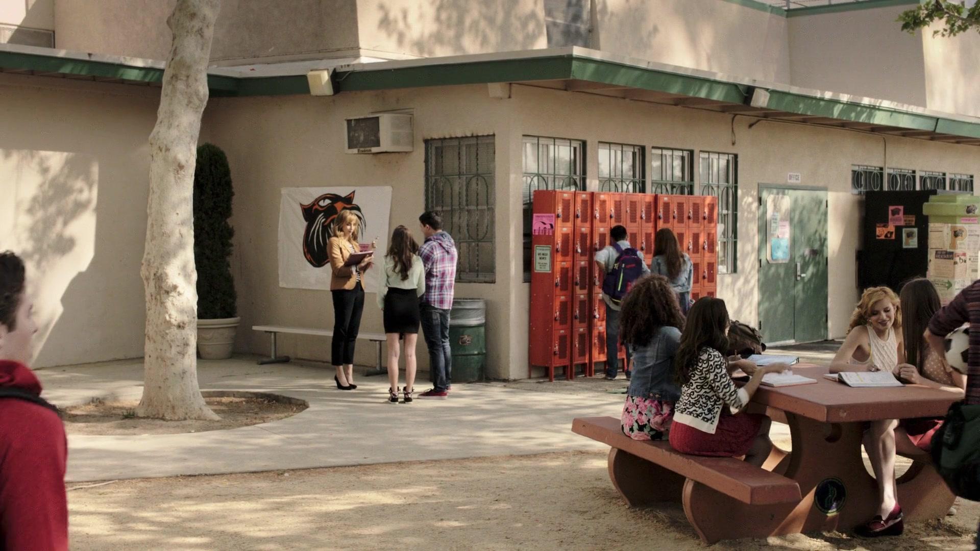 Mostly_Ghostly_Have_You_Met_My_Ghoulfriend_1080p_BluRay_BTD_003098.jpg
