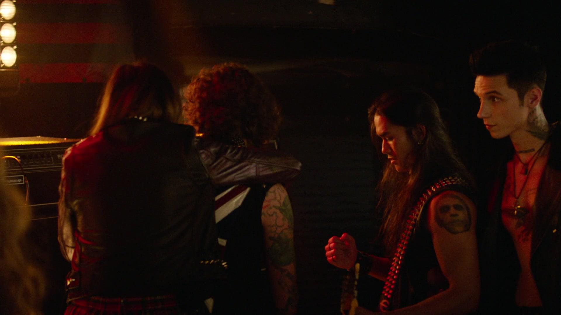 Paradise_City_2021_S01E01_1080p_BTD_003900.jpg