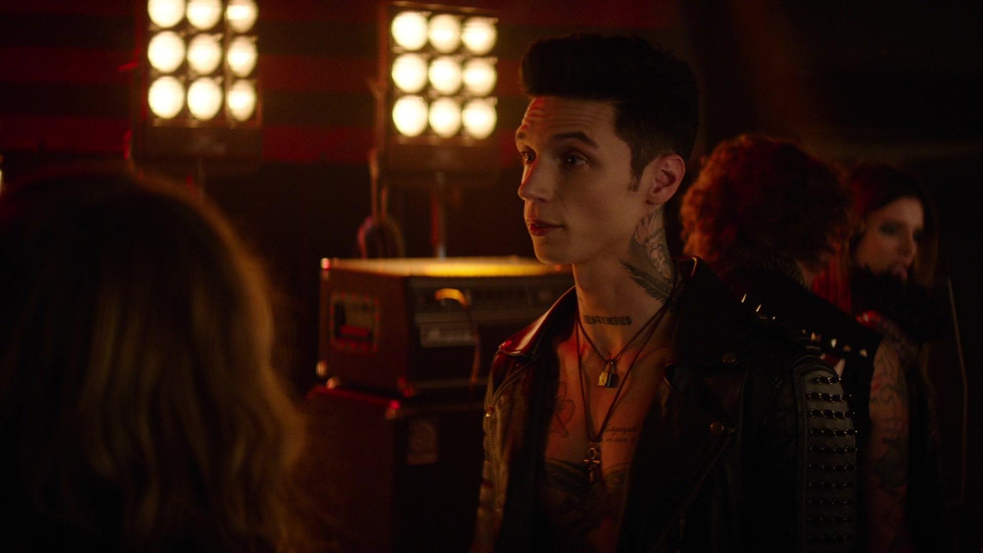 Paradise_City_2021_S01E01_1080p_BTD_003929.jpg