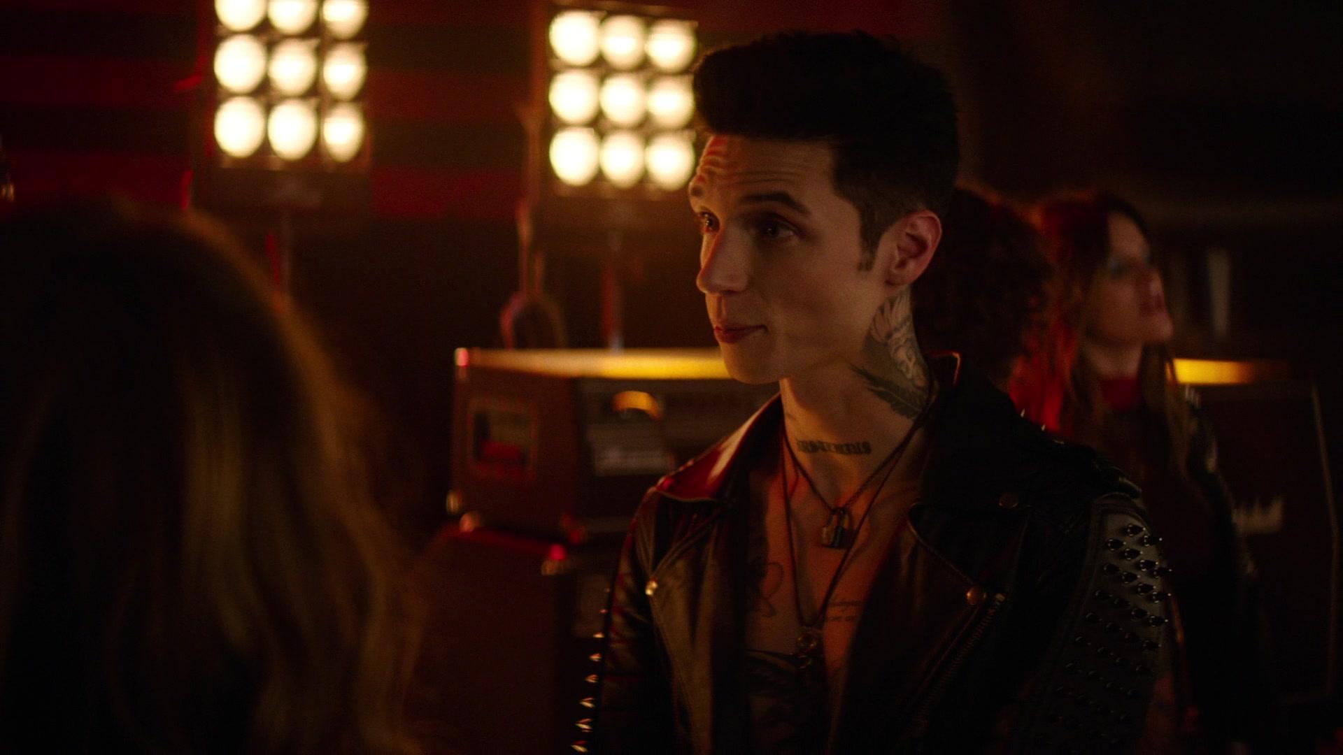 Paradise_City_2021_S01E01_1080p_BTD_003977.jpg