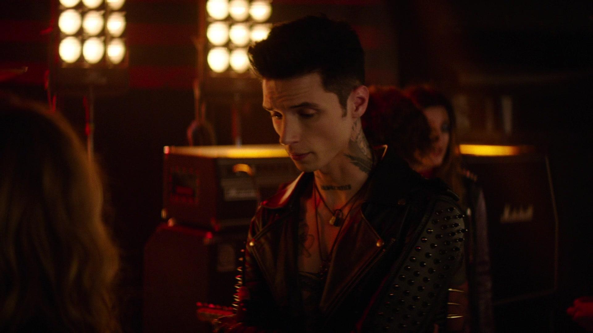Paradise_City_2021_S01E01_1080p_BTD_004056.jpg
