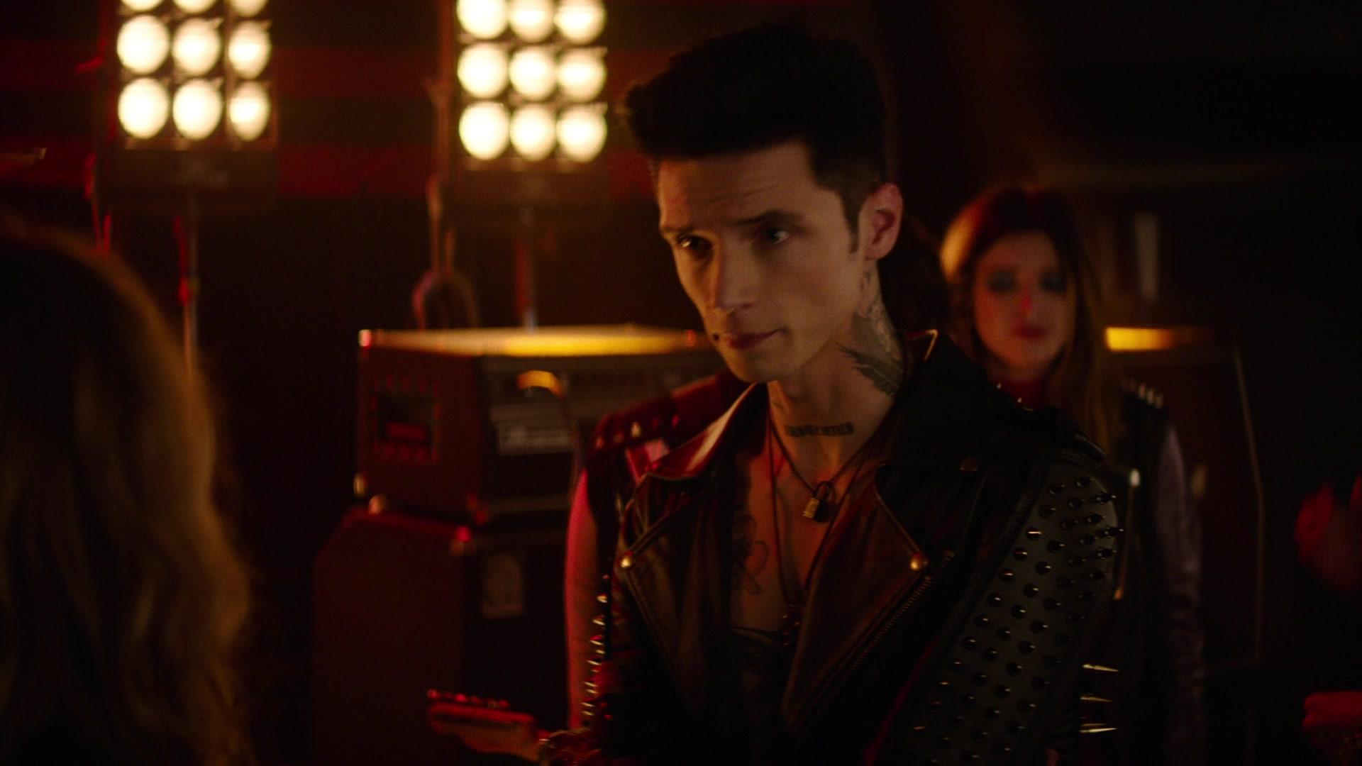 Paradise_City_2021_S01E01_1080p_BTD_004057.jpg