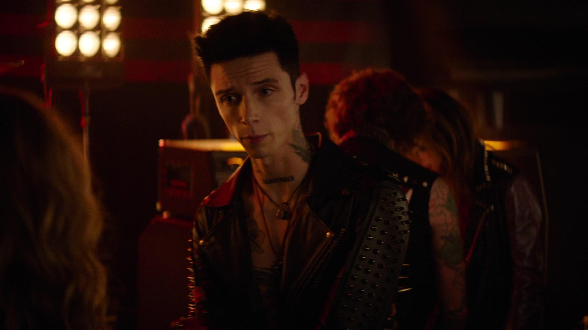 Paradise_City_2021_S01E01_1080p_BTD_004063.jpg