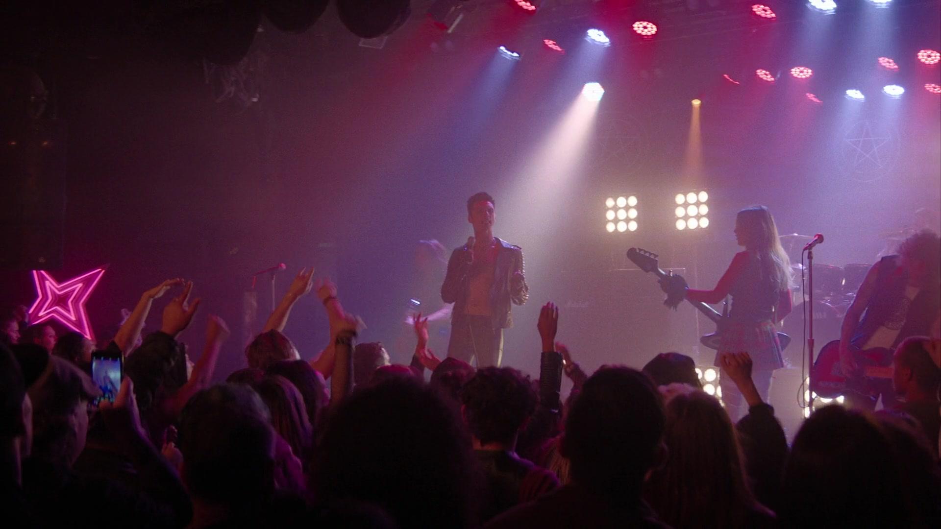 Paradise_City_2021_S01E01_1080p_BTD_004306.jpg