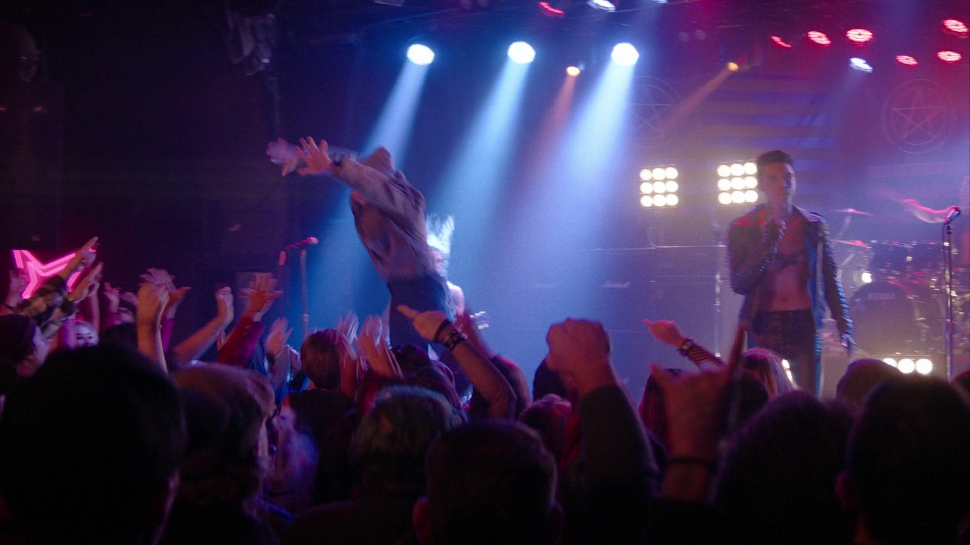 Paradise_City_2021_S01E01_1080p_BTD_004346.jpg