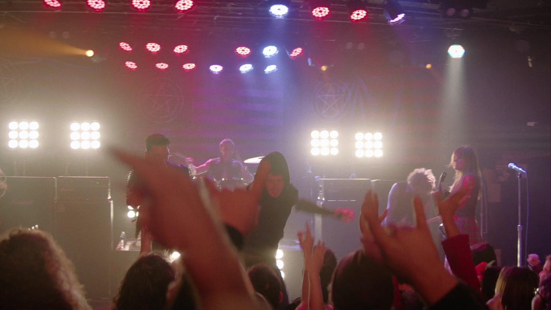 Paradise_City_2021_S01E01_1080p_BTD_004415.jpg