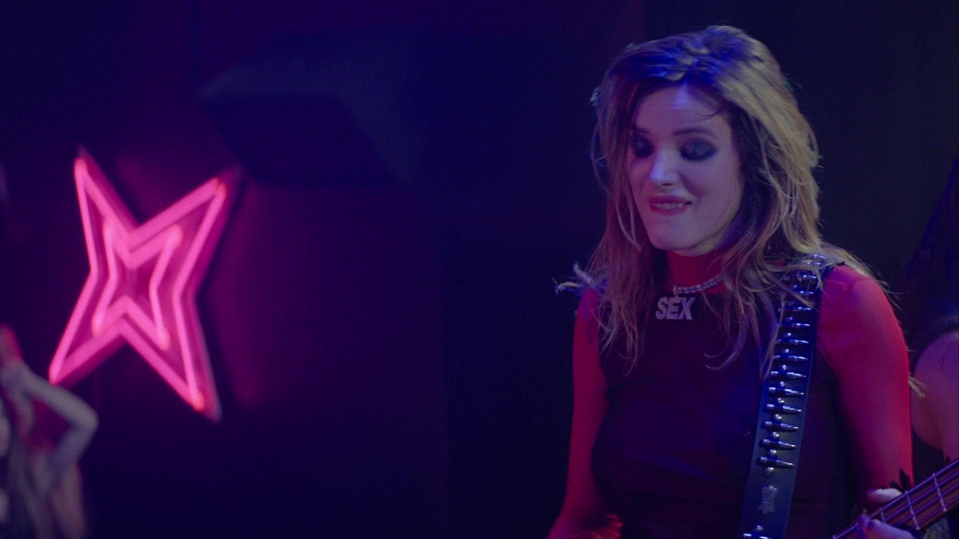 Paradise_City_2021_S01E01_1080p_BTD_004608.jpg